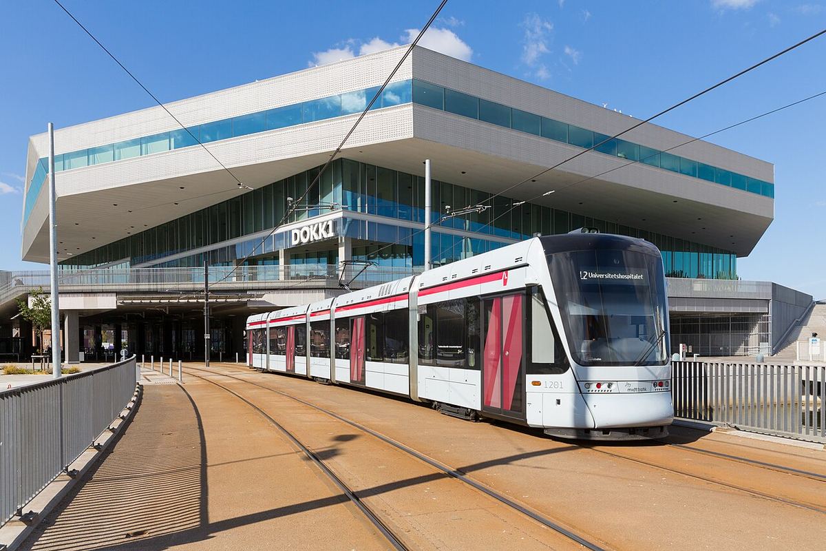 Miniature af A tram approaching Dokk1, Aarhus