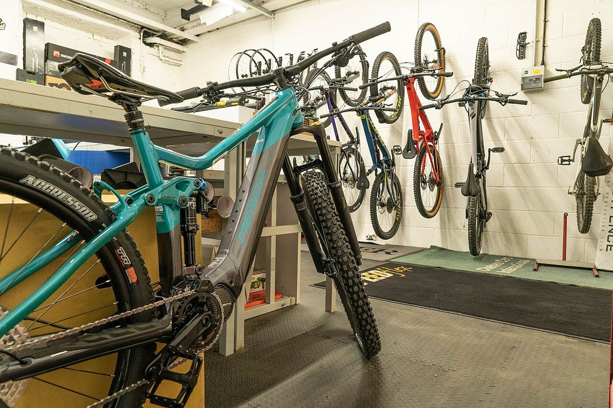 Miniature af Bike workshop - bicycle repair shop