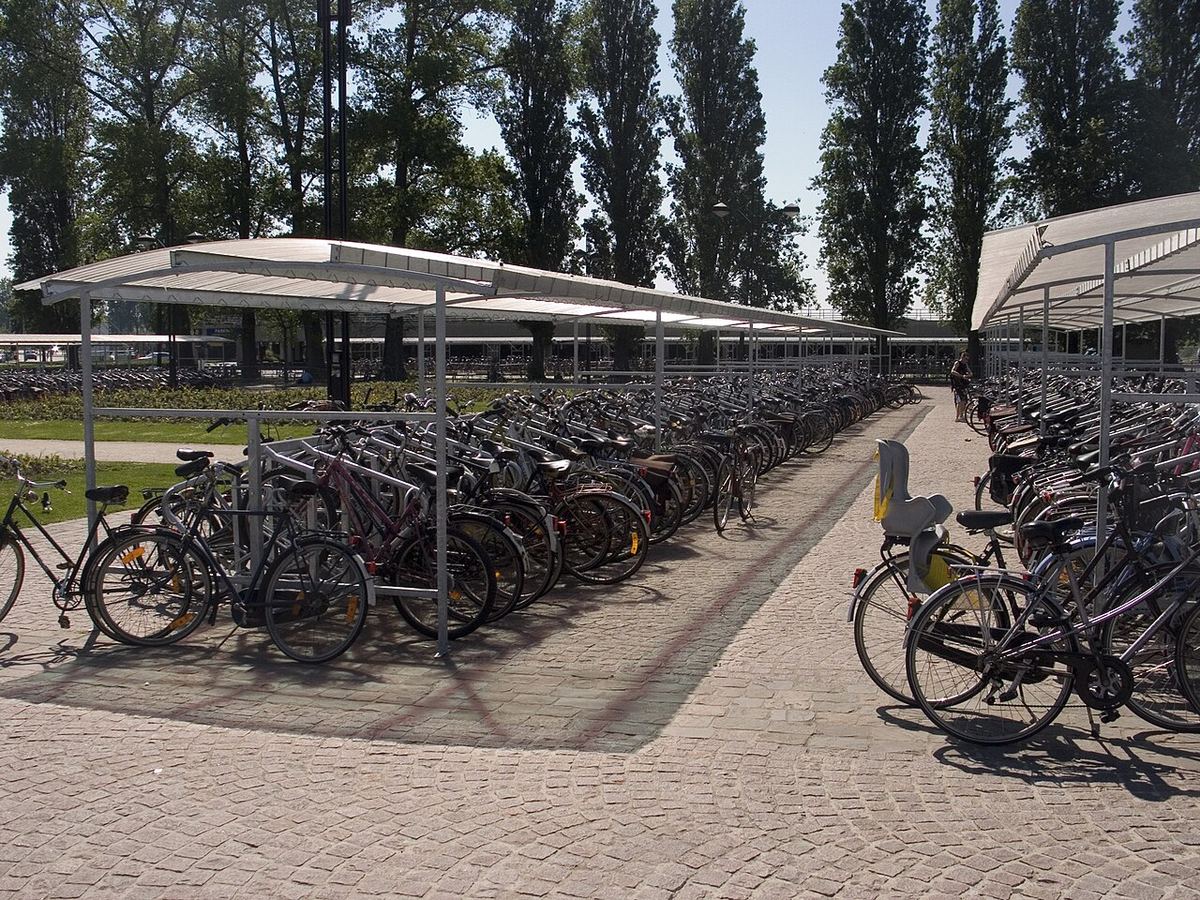 Miniature af Bicycles at Brugge train station - panoramio